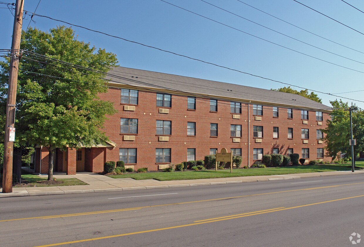 Building Photo - Joshua Manor