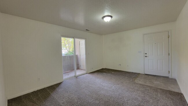 Building Photo - Willow Springs Condo