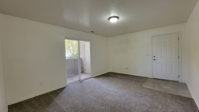Foto del edificio - Willow Springs Condo