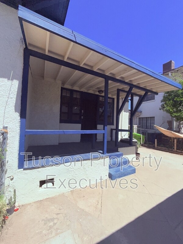 Building Photo - 502 E University Blvd