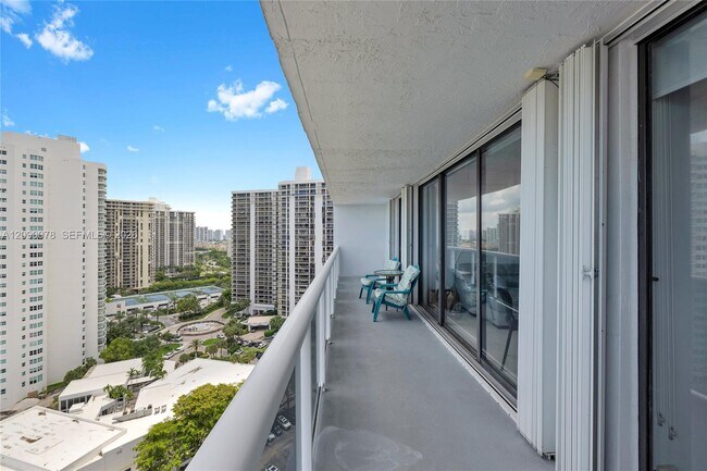 Foto del edificio - 20515 E Country Club Dr