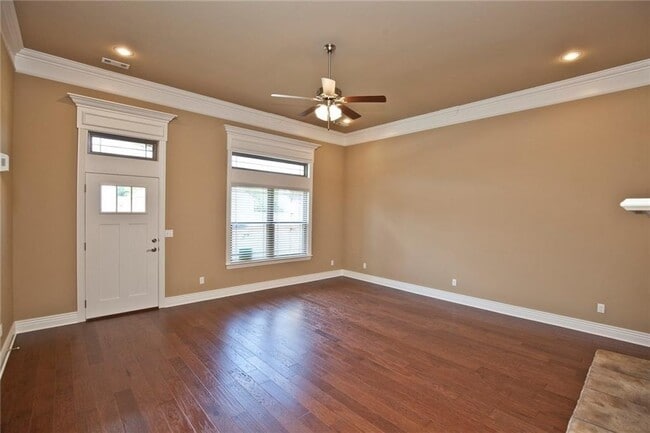 Building Photo - 4609 SW Plumley Ave