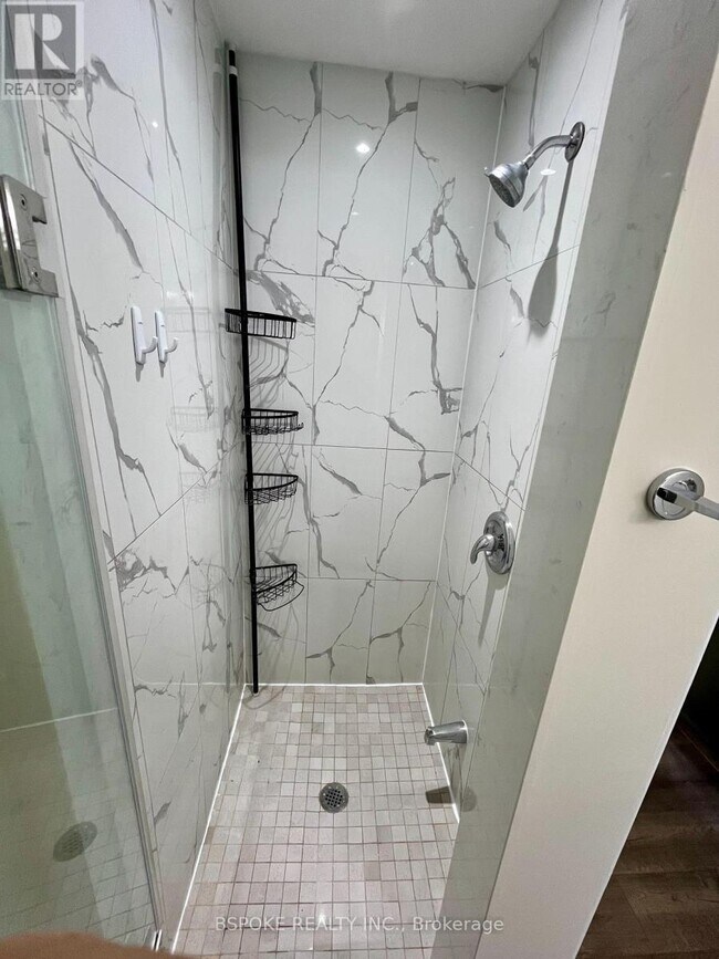 Photo du bâtiment - 36 Spry Ave