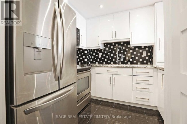 Building Photo - 7 Broadway Ave