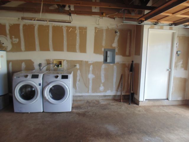 Building Photo - 4 bedroom, 2 bath, w/ 2 car garage in Ewa ...