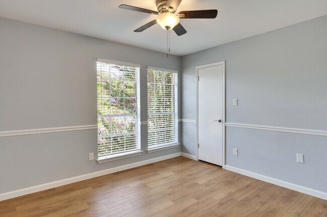 Foto del edificio - $250 Concession on First full months rent!...