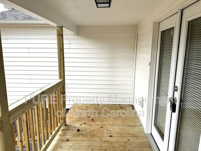 Building Photo - 504 Westside Dr