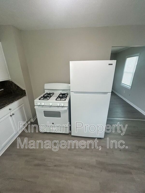 Building Photo - 364 Baker St