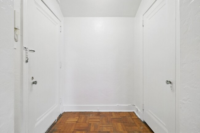 Foto del edificio - 5646 Hobart St