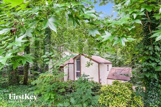 Building Photo - 5515 N Fork Dr SW