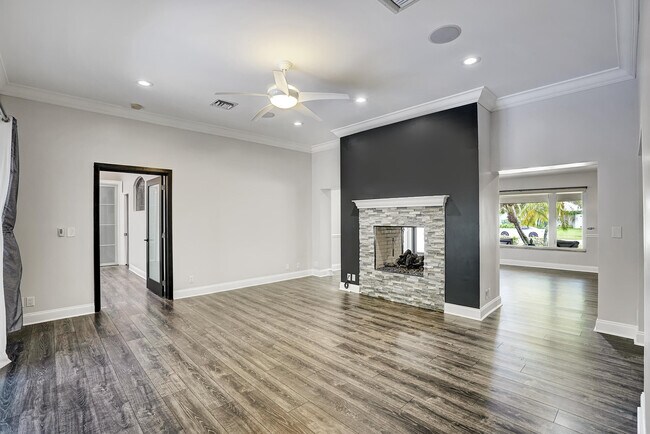 Building Photo - 777 SW 7th St