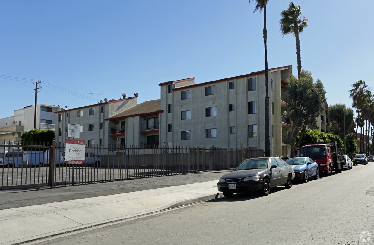 Building Photo - 3530 Elm Ave