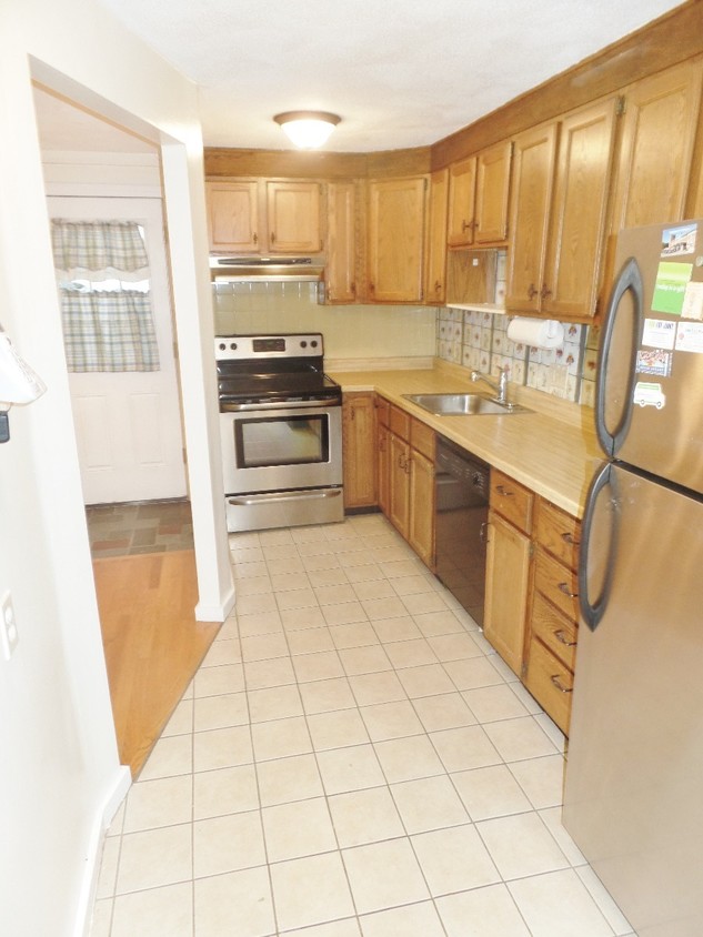 Primary Photo - 2 Delanson Cir