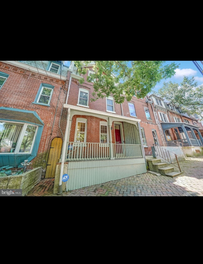 Foto principal - 816 W 9th St