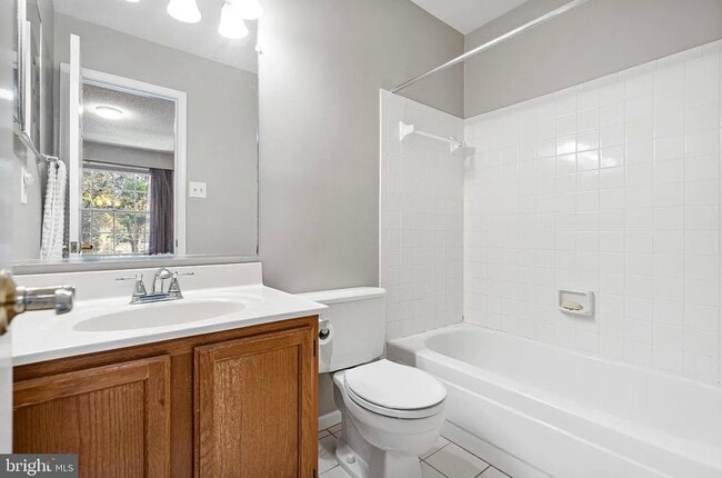 Foto del edificio - 4770 Dorsey Hall Dr