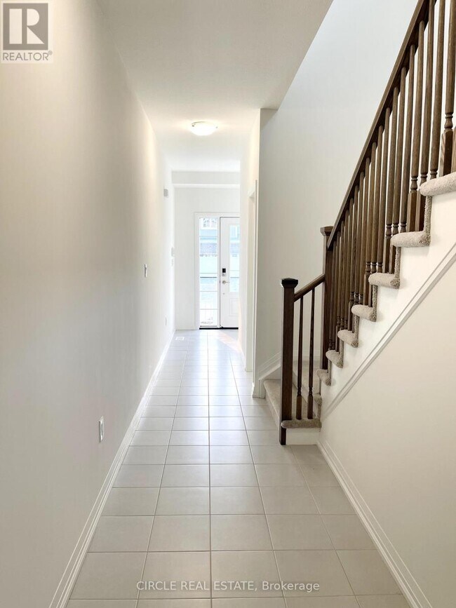 Building Photo - 160 Bur Oak Dr