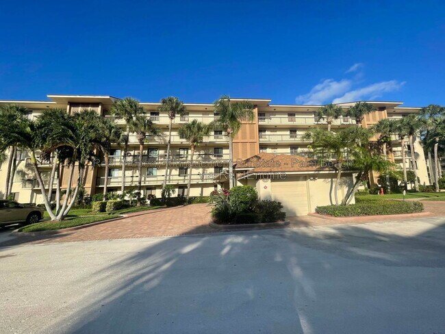 Building Photo - 2301 Marina Isle Way