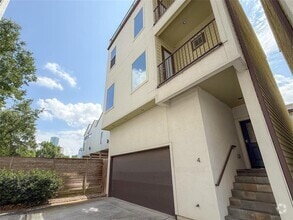 Building Photo - 1005 Bingham St