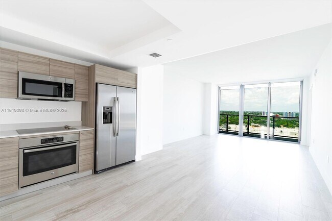 Foto del edificio - 121 NE 34th St
