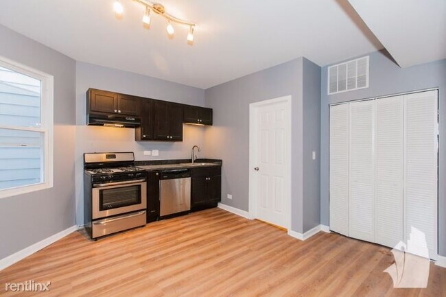 Building Photo - 2 br, 1 bath Apartment - 1140 W 18th Pl # 2f