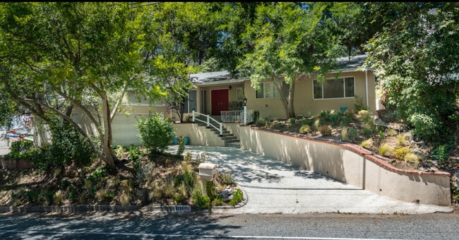 Building Photo - 3155 Linda Vista Rd