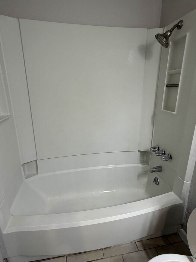 Building Photo - 955_4 Little C-Homes 5, LLC