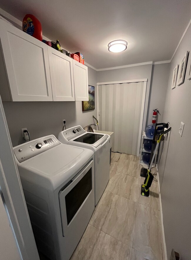 Foto del edificio - Fully furnished beautifully renovated house!