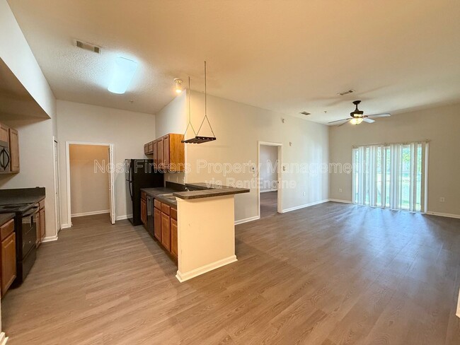 Building Photo - 9575 Amarante Cir