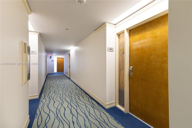 Foto del edificio - 7601 E Treasure Dr