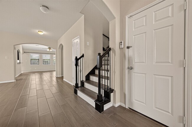Building Photo - 3327 Fairmont Hills Ln