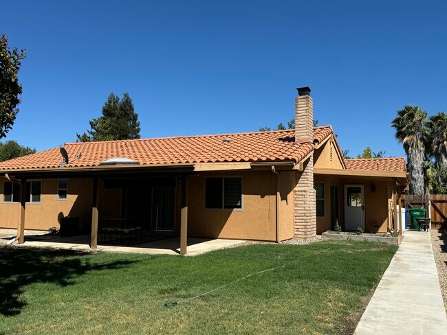 Foto del edificio - 913 Spyglass Ct