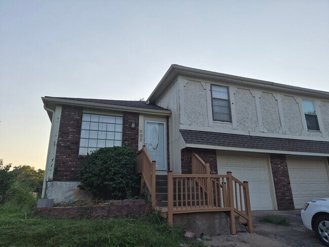 Foto del edificio - 803 S Medford Cir