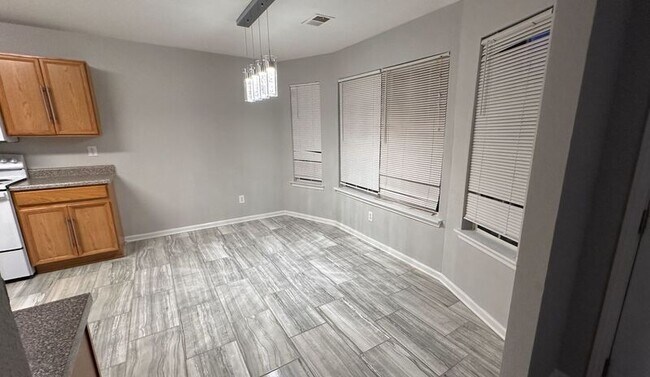 Foto del edificio - 195 Gross Lake Pkwy