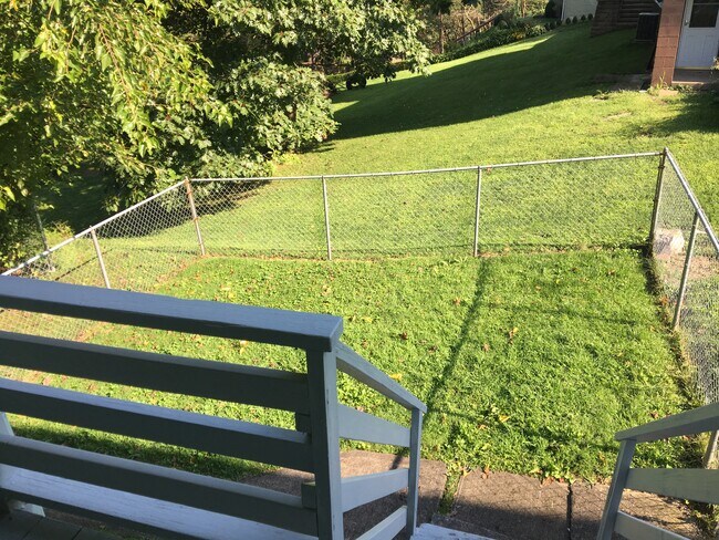 Patio trasero cercado - 1704 ohio ave