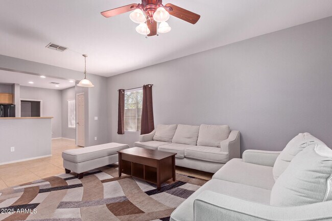 Foto del edificio - 2194 N Hudson Dr