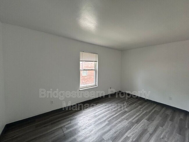 Foto del edificio - 227 Gilbert Ave