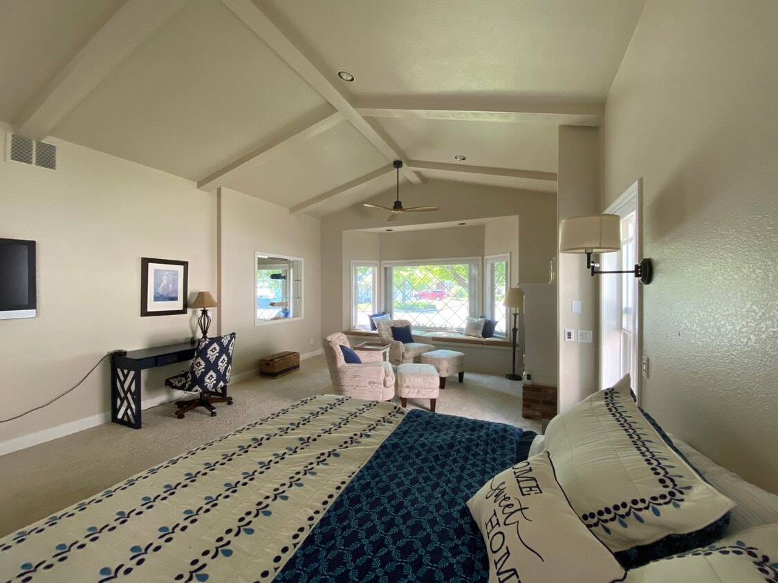 Master Bedroom - 509 S Shore Pines Rd