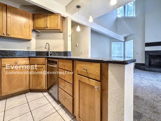 Building Photo - 777 Poplar Ave