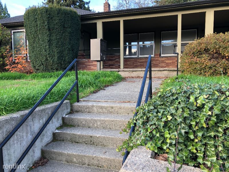 Primary Photo - 2 br, 1 bath Townhome - 649 W Powell Blvd