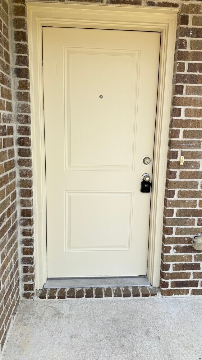 Building Photo - 4304 Ivory Ln