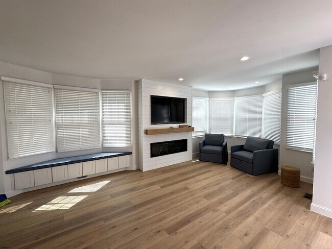 Foto del edificio - 213 N Jefferson Ave