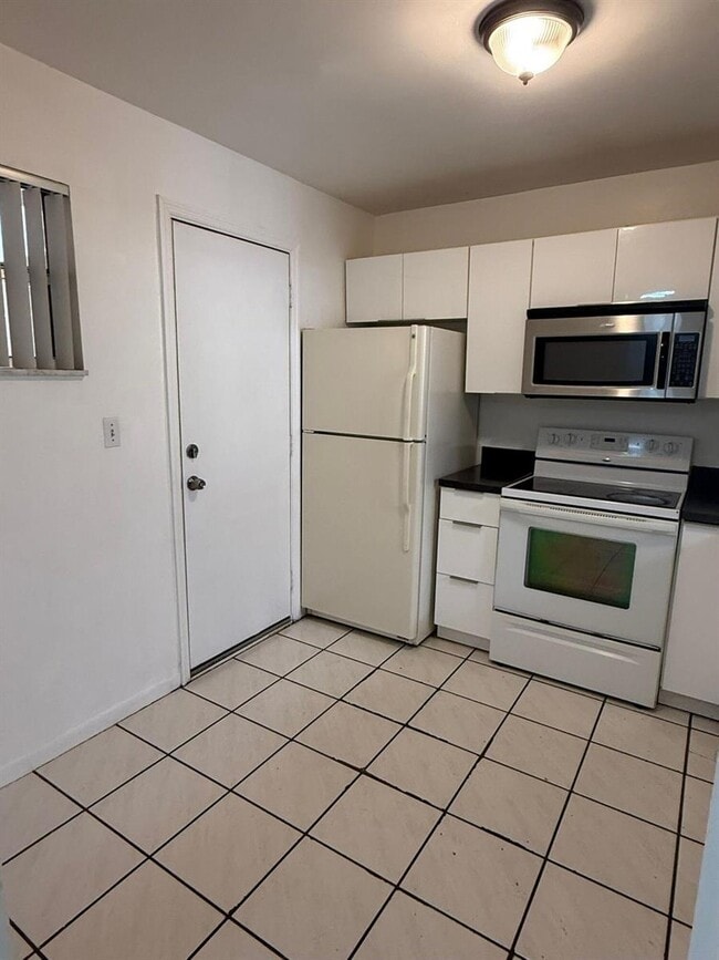 Building Photo - 404 NW 68th Ave