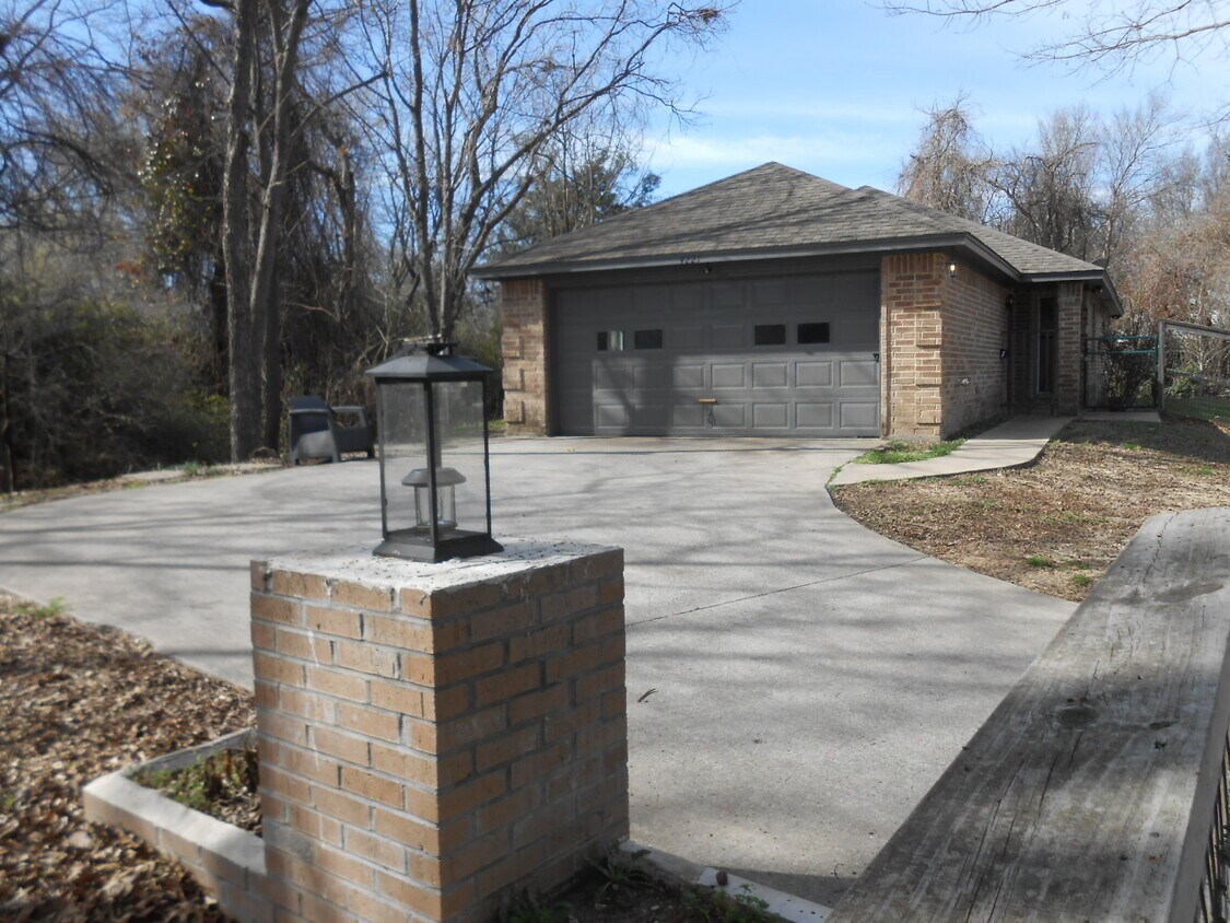 Primary Photo - 4221 Tolbert St