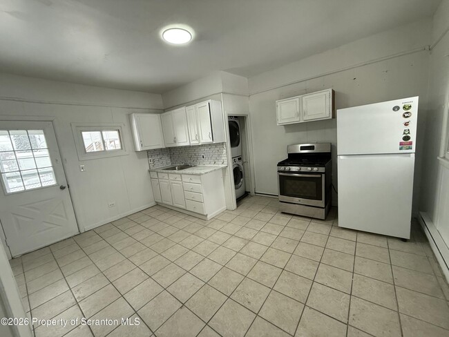 Building Photo - 375 Grove St