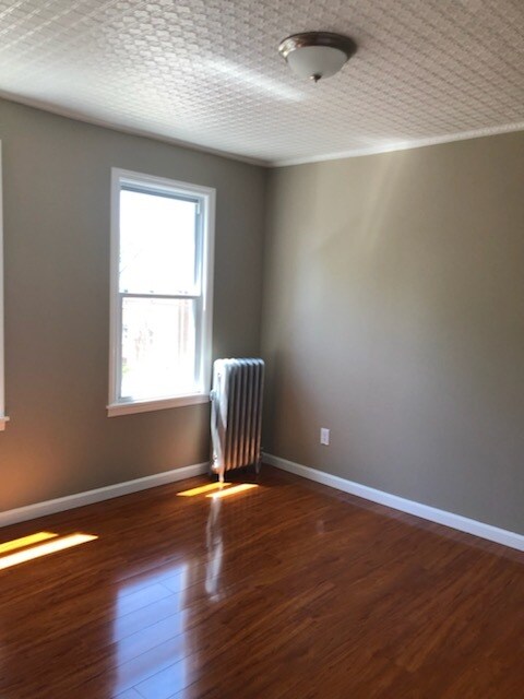 Primary Photo - 1533 Walker Ave