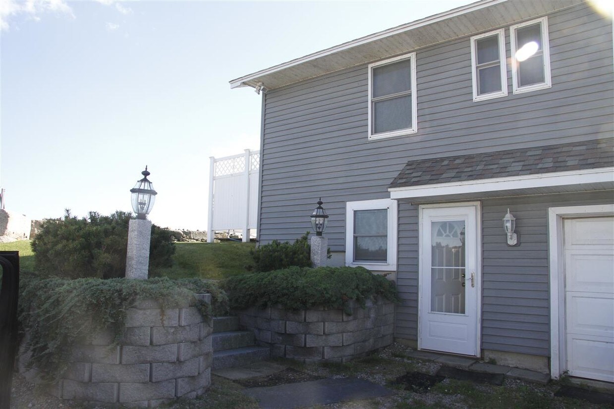 2330 Ocean Blvd, Rye, NH 03870 Room for Rent in Rye, NH