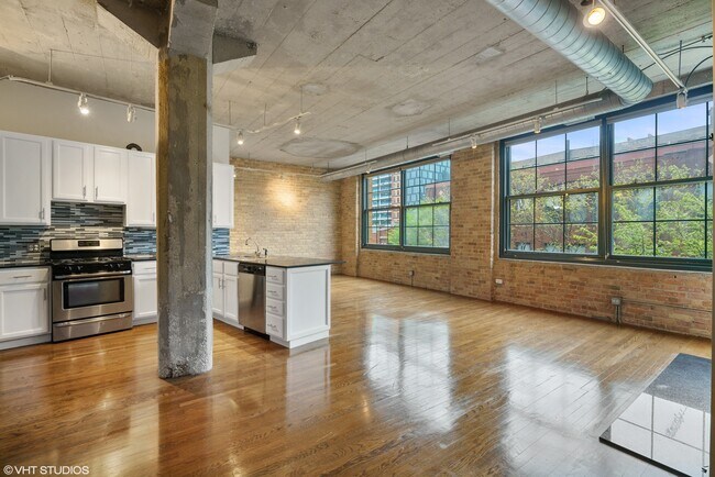 Building Photo - 110 N Peoria St
