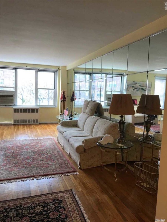 Foto del edificio - 210-15 23rd Ave