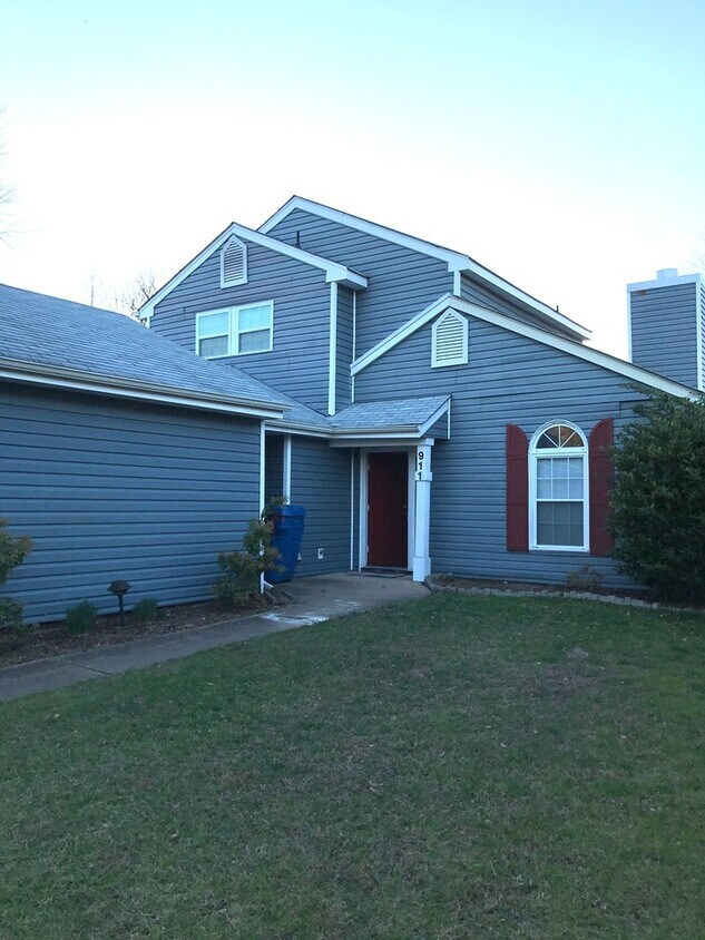 Foto principal - GORGEOUS HOME FOR RENT IN CHIMNEY HILL!!!