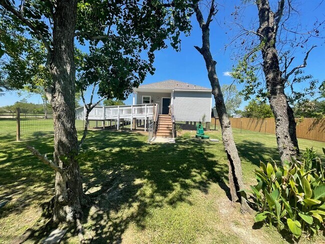 Building Photo - 15019 S Baylan St